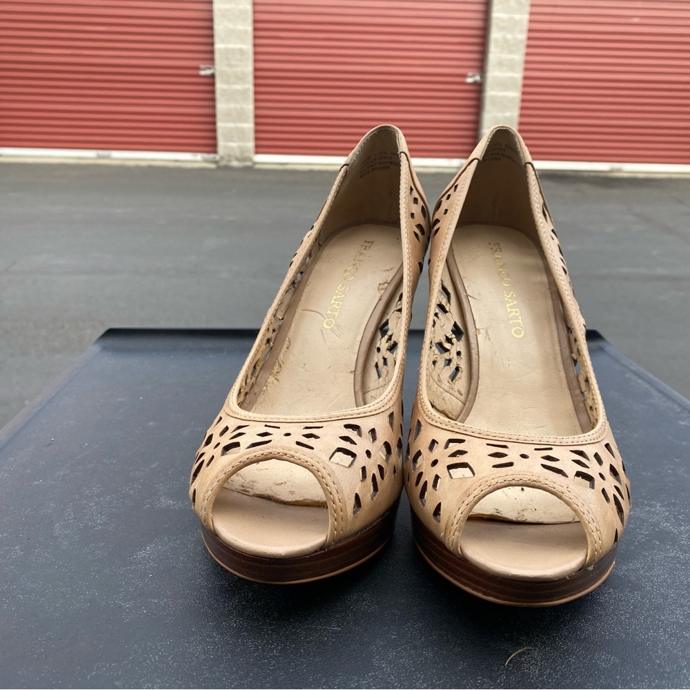 Franco Sarto L-Vial Women’s Peep Toe Tan High Heels/Pumps Size 9.5m View 2